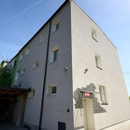 Pyza With Parking Zgoda 30 * ポズナン