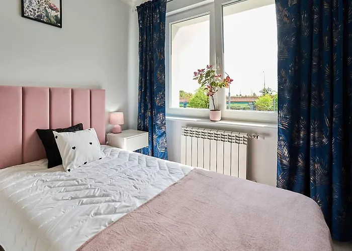 Pyza With Parking Zgoda 30 * Познань