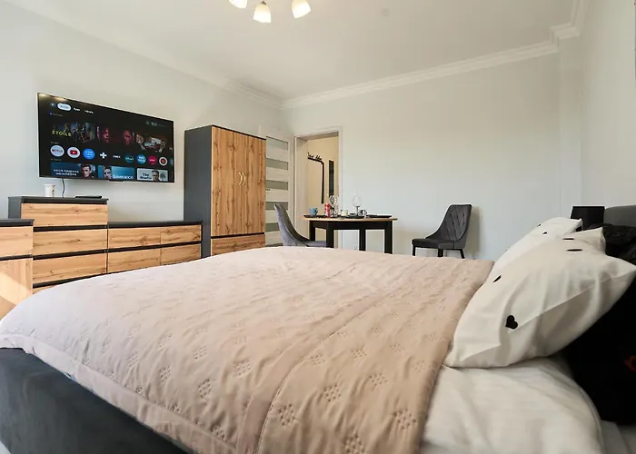 Pyza With Parking Zgoda 30 Апартаменты